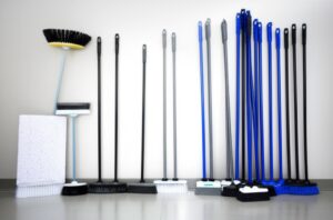 Các Loại Chổi Vệ Sinh Công Nghiệp Phổ Biến & Bí Quyết Chọn Đúng Chuẩn