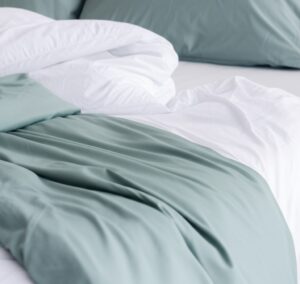 Cách Giặt Chăn Ga Sạch Thơm Như Mới: Bí Quyết Từ Chuyên Gia Giặt Là