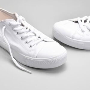 Cách Giặt Dây Giày Trắng Sáng Như Mới: Hướng Dẫn Chi Tiết Từ Chuyên Gia