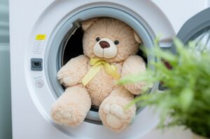 Cách Giặt Gấu Bông Bằng Máy Giặt An Toàn, Sạch Thơm Như Mới