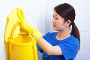 Cách Rửa Tường Gạch Men Nhà Vệ Sinh Sáng Bóng Như Mới: Bí Quyết Từ Chuyên Gia